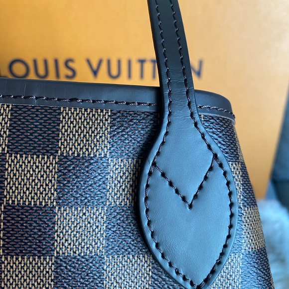 ❌SOLD❌Louis Vuitton Damier Neverfull MM With POUCH - Picture 7 of 11
